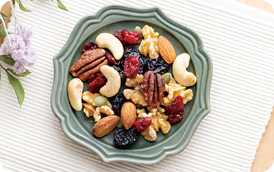 クルミやアーモンドなどのナッツ